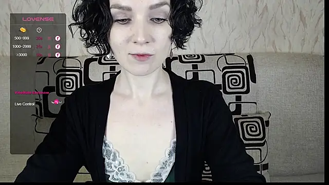 Snapshot of TinaWince chatting on 02.05.25 TinaWince online show from 02.05.25