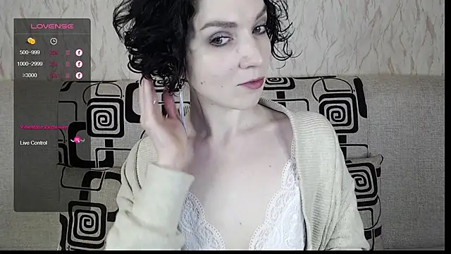 Snapshot of TinaWince chatting on 02.15.25 TinaWince online show from 02.15.25