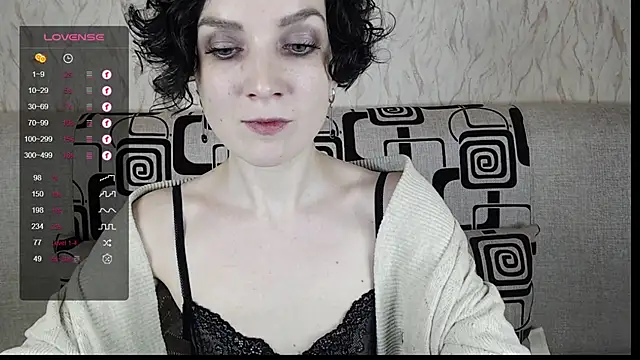 Snapshot of TinaWince chatting on 03.06.25 TinaWince online show from 03.06.25