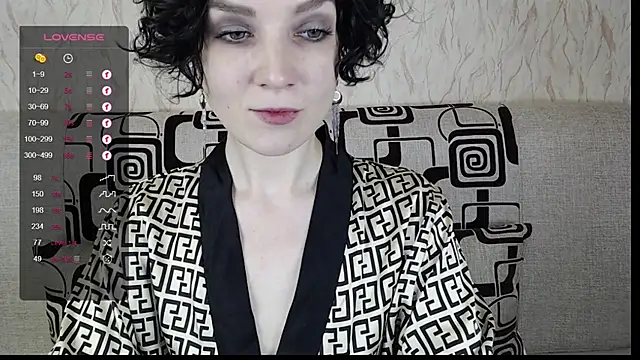Snapshot of TinaWince chatting on 03.09.25 TinaWince online show from 03.09.25