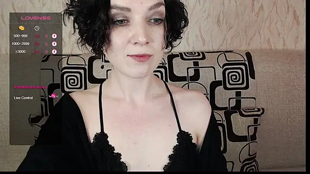 Snapshot of TinaWince chatting on 03.20.25 TinaWince online show from 03.20.25