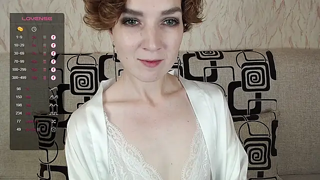 Snapshot of TinaWince chatting on 09.12.25 TinaWince online show from 09.12.25