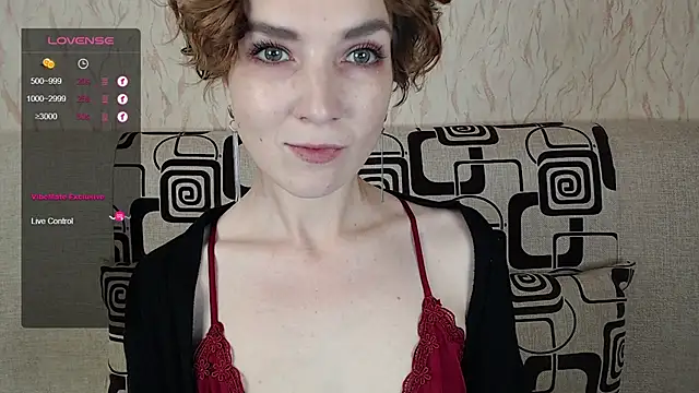 Snapshot of TinaWince chatting on 09.13.25 TinaWince online show from 09.13.25