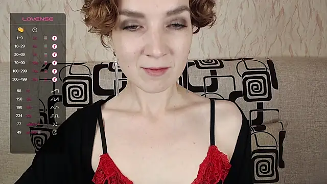 Snapshot of TinaWince chatting on 09.18.25 TinaWince online show from 09.18.25