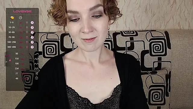Snapshot of TinaWince chatting on 09.28.25 TinaWince online show from 09.28.25