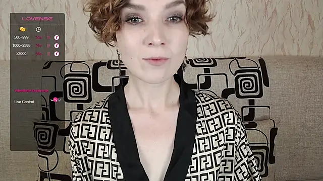 Snapshot of TinaWince chatting on 10.02.25 TinaWince online show from 10.02.25