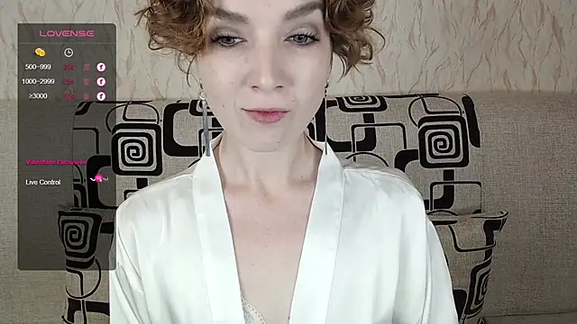 Snapshot of TinaWince chatting on 10.03.25 TinaWince online show from 10.03.25