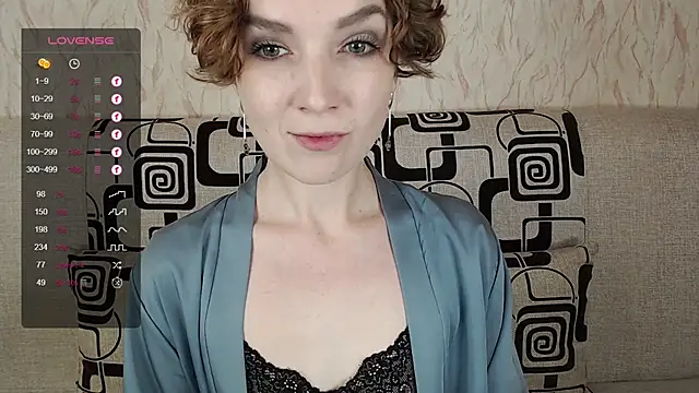 Snapshot of TinaWince chatting on 10.04.25 TinaWince online show from 10.04.25