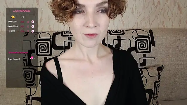 Snapshot of TinaWince chatting on 10.05.25 TinaWince online show from 10.05.25