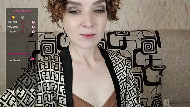 Snapshot of TinaWince chatting on 10.11.25 TinaWince online show from 10.11.25