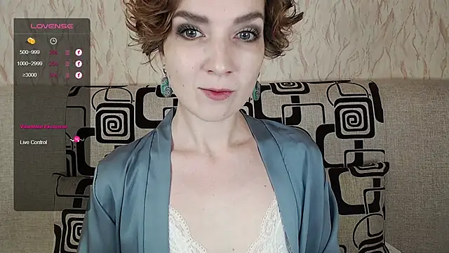 Snapshot of TinaWince chatting on 10.16.25 TinaWince online show from 10.16.25