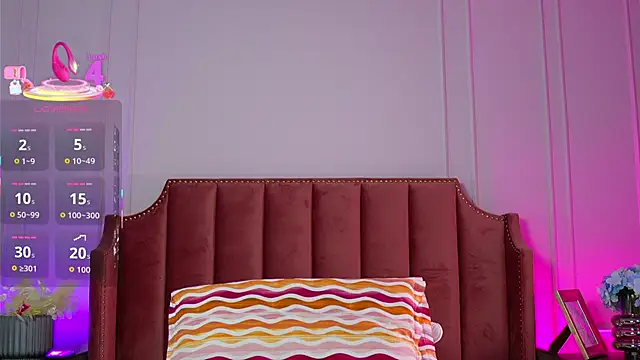Snapshot of LisaRaee chatting on 05.11.26 LisaRaee online show from 05.11.26