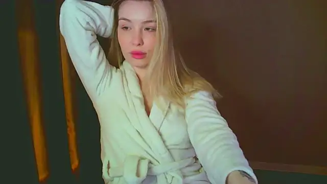 mia raspberrie online show from 12.08.24