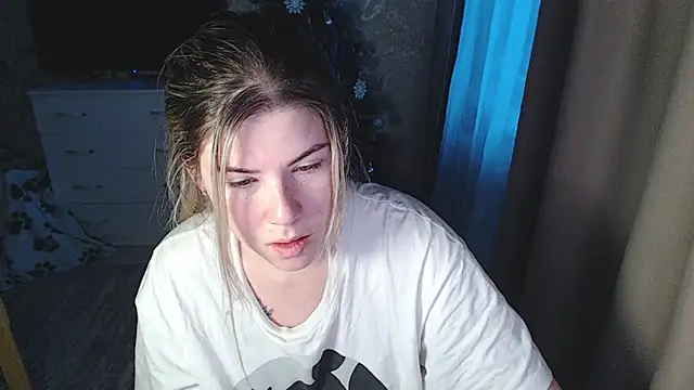 Snapshot of MelissaXKinky chatting on 12.18.24 MelissaXKinky online show from 12.18.24