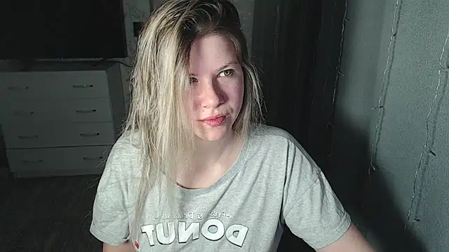Snapshot of MelissaXKinky chatting on 02.08.25 MelissaXKinky online show from 02.08.25