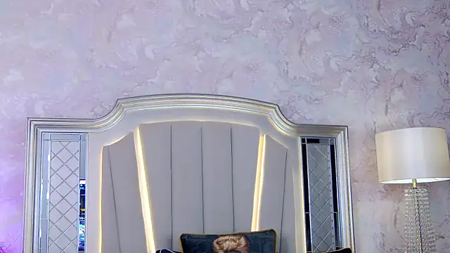 Snapshot of Issadorra chatting on 02.08.25 Issadorra online show from 02.08.25