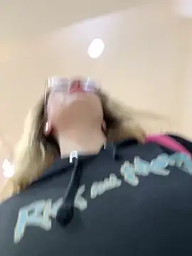 Teya moon  online show from 10.14.25