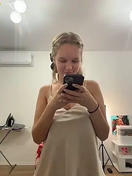 Snapshot of Ketitull chatting on 12.16.25 Ketitull online show from 12.16.25