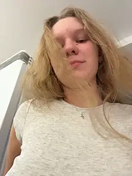 Snapshot of Ketitull chatting on 12.22.25 Ketitull online show from 12.22.25