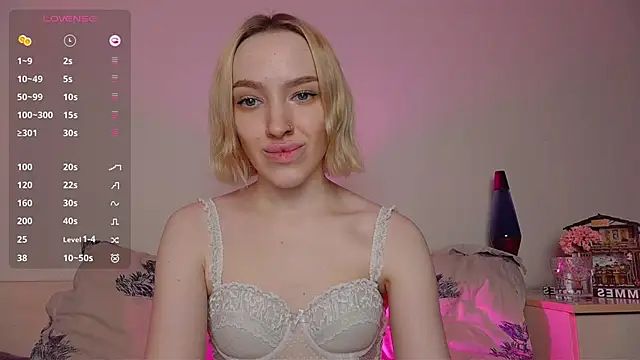 Snapshot of cheryl_mason chatting on 12.07.24 cheryl mason online show from 12.07.24