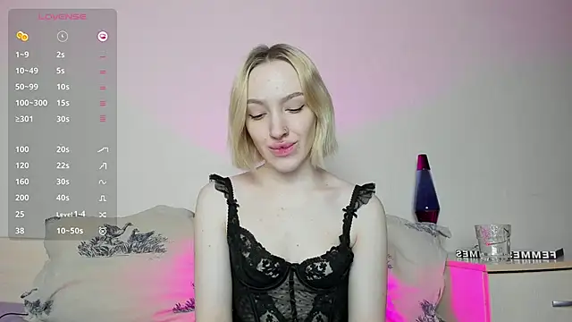 Snapshot of cheryl_mason chatting on 12.12.24 cheryl mason online show from 12.12.24