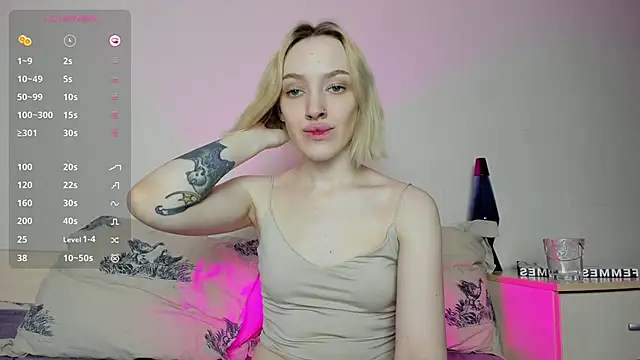 Snapshot of cheryl_mason chatting on 12.17.24 cheryl mason online show from 12.17.24