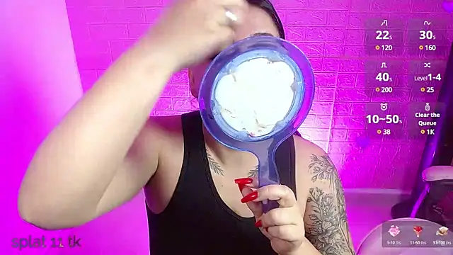 Snapshot of _hooly chatting on 02.04.25 hooly online show from 02.04.25