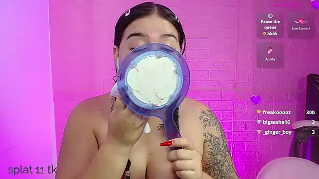 Snapshot of _hooly chatting on 02.04.25 hooly online show from 02.04.25