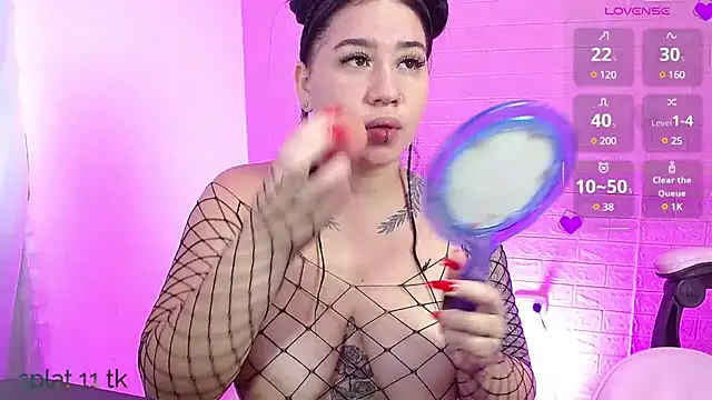 Snapshot of _hooly chatting on 02.08.25 hooly online show from 02.08.25