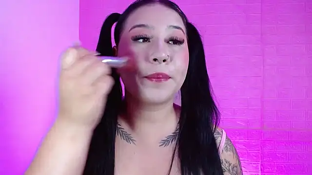 Snapshot of _hooly chatting on 10.11.25 hooly online show from 10.11.25