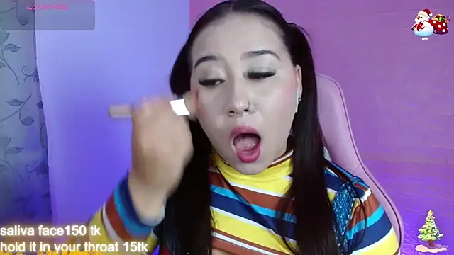 Snapshot of _hooly chatting on 11.12.25 hooly online show from 11.12.25