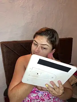 Snapshot of Sofia_Queen17 chatting on 09.10.25 Sofia Queen17 online show from 09.10.25