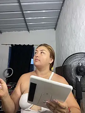 Snapshot of Sofia_Queen17 chatting on 10.05.25 Sofia Queen17 online show from 10.05.25