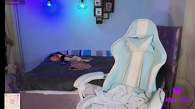 Snapshot of Peggy_Funn chatting on 01.22.25 Peggy Funn online show from 01.22.25