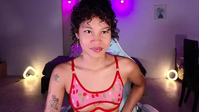 Snapshot of Peggy_Funn chatting on 09.17.25 Peggy Funn online show from 09.17.25