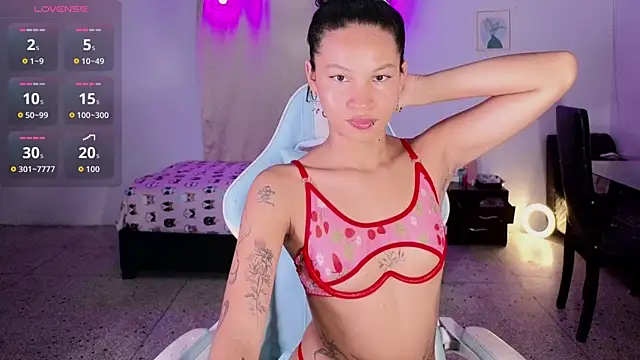 Snapshot of Peggy_Funn chatting on 10.04.25 Peggy Funn online show from 10.04.25