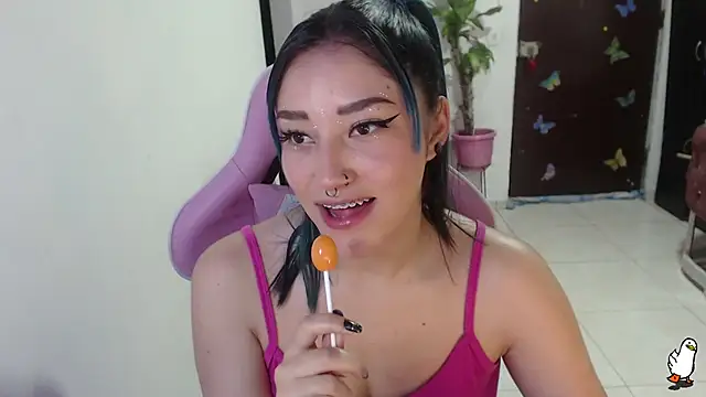 Snapshot of littleangel1_m chatting on 11.04.25 littleangel1 m online show from 11.04.25