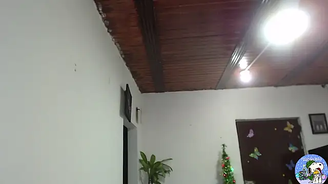 Snapshot of littleangel1_m chatting on 12.21.25 littleangel1 m online show from 12.21.25