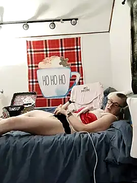 Snapshot of Venus22cumin chatting on 12.19.24 Venus22cumin online show from 12.19.24