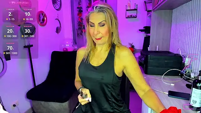 Snapshot of _cristal_ayala chatting on 05.15.26 cristal ayala online show from 05.15.26