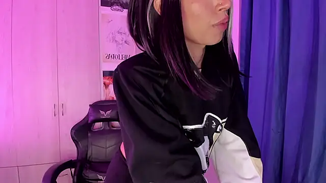 Snapshot of gennesisxx chatting on 09.22.25 gennesisxx online show from 09.22.25