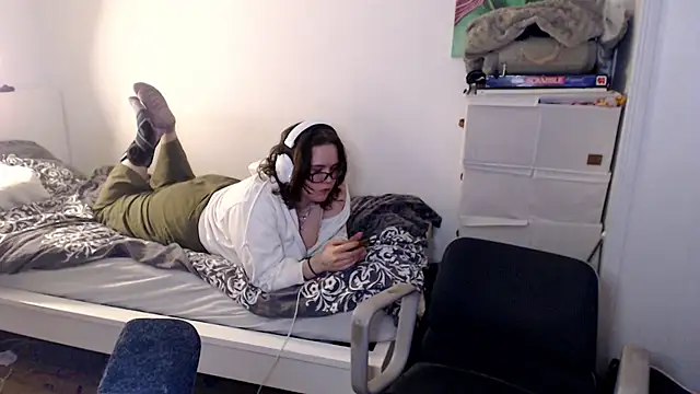 Snapshot of playvalorantwithmenow chatting on 03.12.26 playvalorantwithmenow online show from 03.12.26