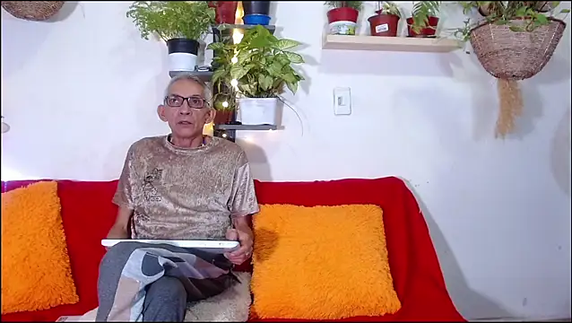 Leon hot X online show from 06.16.26