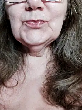 Snapshot of Snezhana chatting on 03.22.26 Snezhana online show from 03.22.26