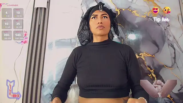 Snapshot of khiara_moretti chatting on 06.19.26 khiara moretti online show from 06.19.26
