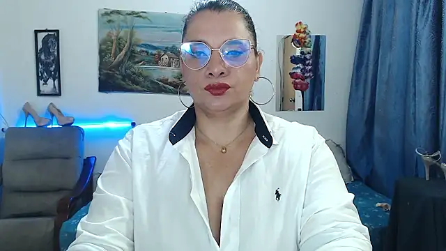 Snapshot of Aleja_Gonzales chatting on 01.10.26 Aleja Gonzales online show from 01.10.26