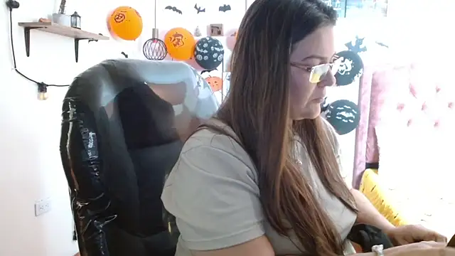 Snapshot of MsJossie chatting on 10.23.25 MsJossie online show from 10.23.25