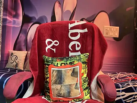 Royal girl 1 online show from 02.20.25