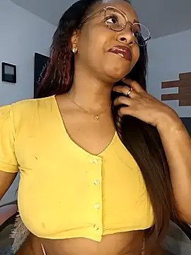 Snapshot of kitty__blackgl chatting on 02.05.25 kitty blackgl online show from 02.05.25