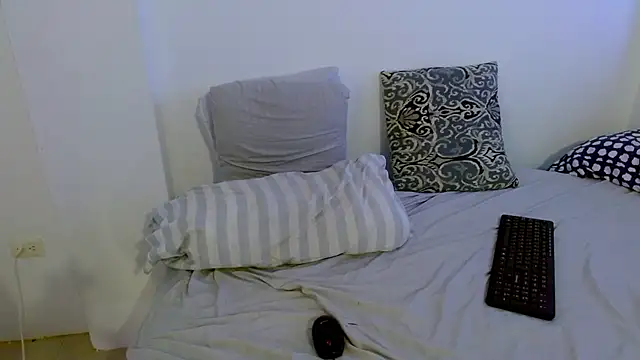 Snapshot of samanta_r_ chatting on 02.15.25 samanta r online show from 02.15.25